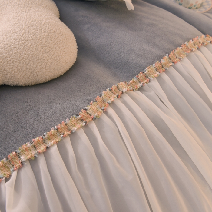 91家纺网 家纺一手货源 找家纺 艾米家居 2022秋冬新款牛奶绒花边四件套爱莎系列 灰色