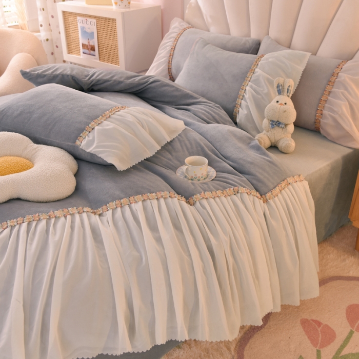 91家纺网 家纺一手货源 找家纺 艾米家居 2022秋冬新款牛奶绒花边四件套爱莎系列 灰色