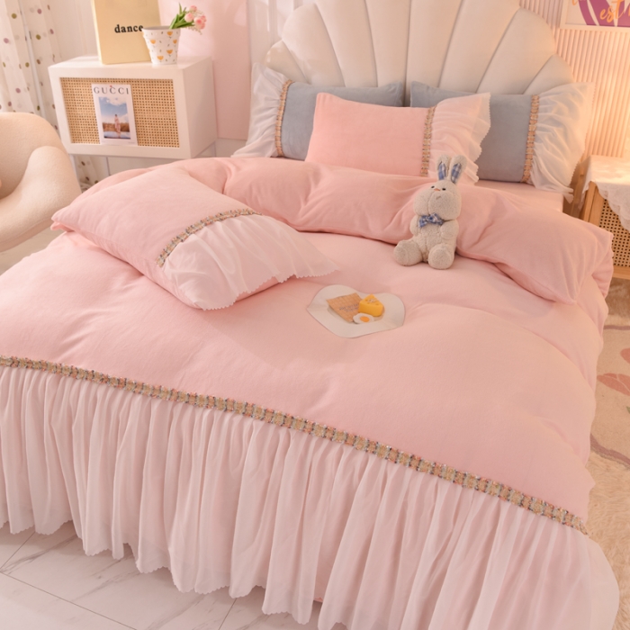 91家纺网 家纺一手货源 找家纺 艾米家居 2022秋冬新款牛奶绒花边四件套爱莎系列 玉色