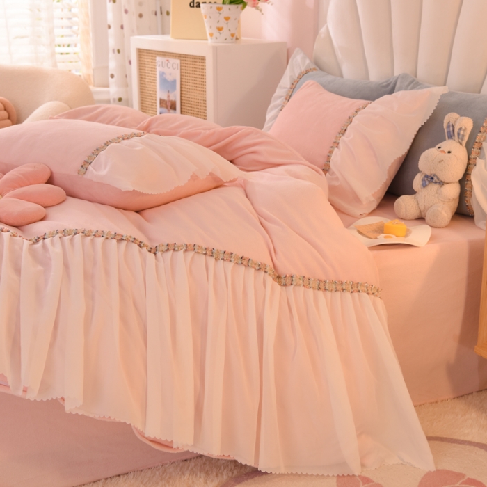 91家纺网 家纺一手货源 找家纺 艾米家居 2022秋冬新款牛奶绒花边四件套爱莎系列 玉色