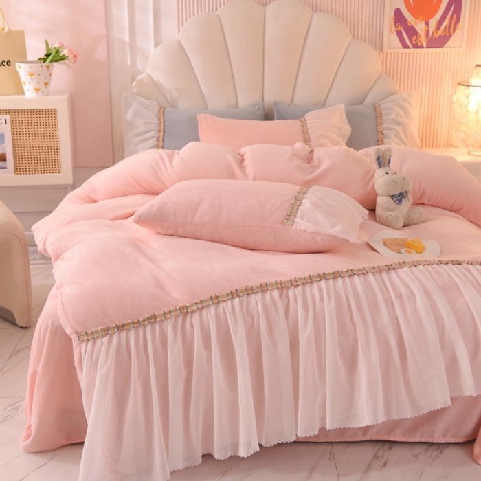 91家纺网 家纺一手货源 找家纺 艾米家居 2022秋冬新款牛奶绒花边四件套爱莎系列 玉色