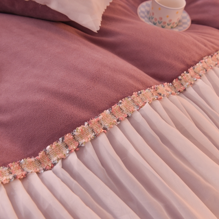 91家纺网 家纺一手货源 找家纺 艾米家居 2022秋冬新款牛奶绒花边四件套爱莎系列 紫色