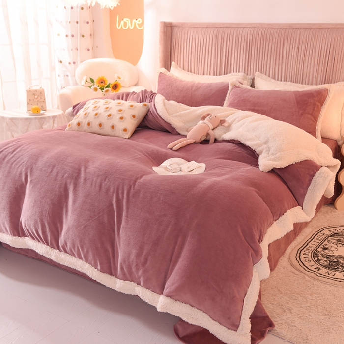 91家纺网 家纺一手货源 找家纺 艾米家居  2022秋冬新款羊羔绒拼牛奶绒系列 梅紫色