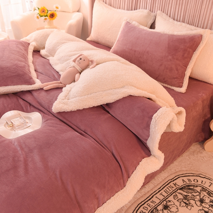 91家纺网 家纺一手货源 找家纺 艾米家居  2022秋冬新款羊羔绒拼牛奶绒系列 梅紫色