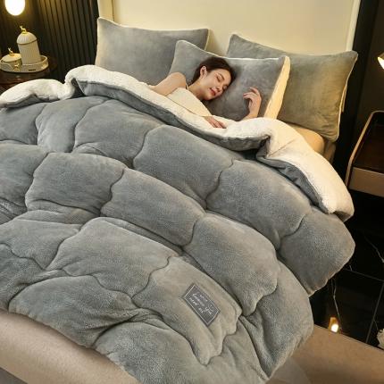 91家纺网 家纺一手货源 找家纺 吾秀 2022新款加厚保暖兔兔绒冬被 浅灰
