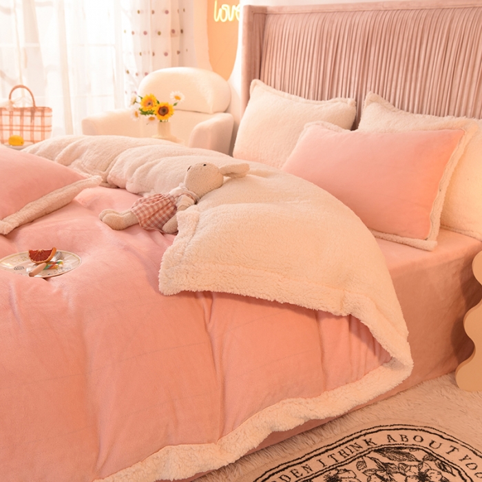 91家纺网 家纺一手货源 找家纺 艾米家居  2022秋冬新款羊羔绒拼牛奶绒系列 玉色