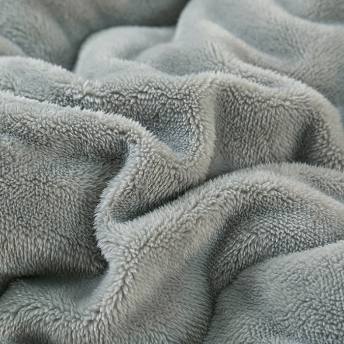 91家纺网 家纺一手货源 找家纺 吾秀 2022新款加厚保暖兔兔绒冬被 浅灰