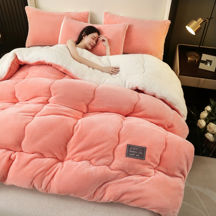 91家纺网 家纺一手货源 找家纺 吾秀 2022新款加厚保暖兔兔绒冬被 桃粉