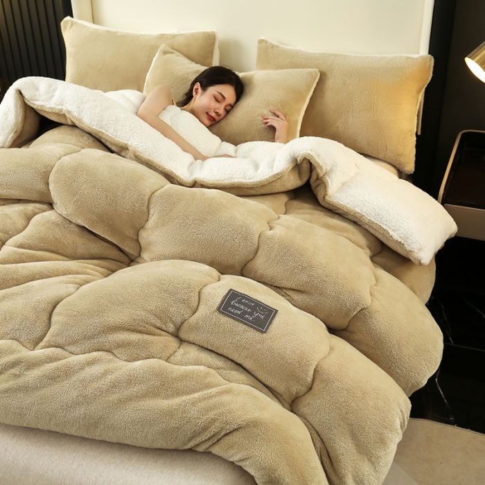 91家纺网 家纺一手货源 找家纺 吾秀 2022新款加厚保暖兔兔绒冬被 驼色