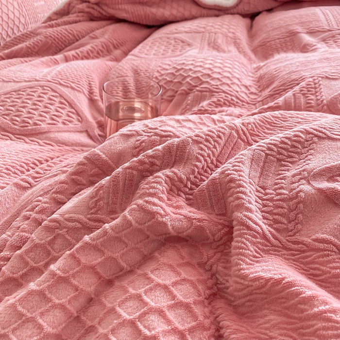 91家纺网 家纺一手货源 找家纺 （总）吾诺 2022 雕花绒二合一冬被 可拆洗牛奶绒冬被