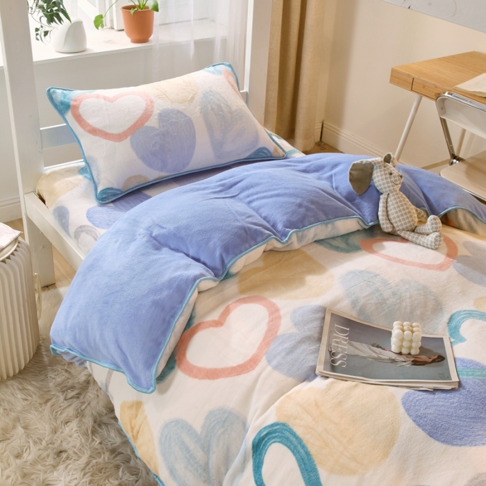 91家纺网 家纺一手货源 找家纺 金鑫汇 2022新款牛奶绒学生上下铺三件套 爱心-兰