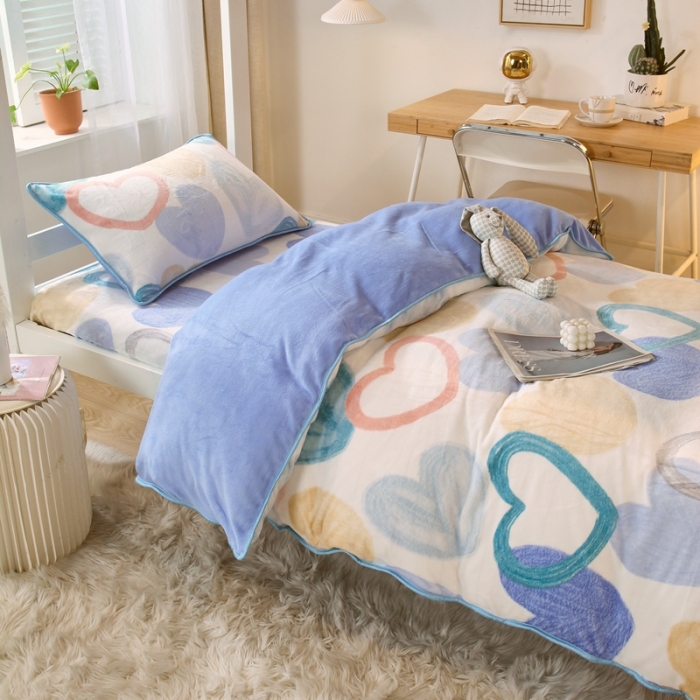 91家纺网 家纺一手货源 找家纺 金鑫汇 2022新款牛奶绒学生上下铺三件套 爱心-兰