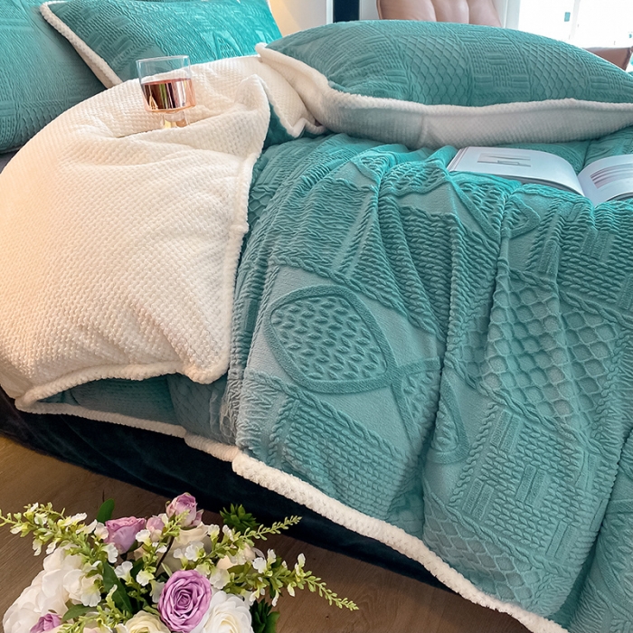 91家纺网 家纺一手货源 找家纺 吾诺 2022新款雕花绒二合一冬被 雕花湖兰