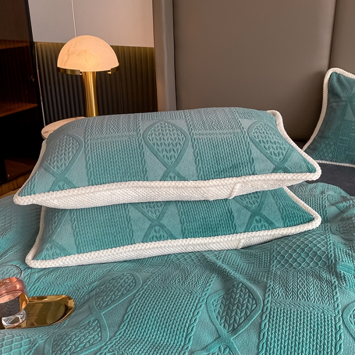 91家纺网 家纺一手货源 找家纺 吾诺 2022新款雕花绒二合一冬被 雕花湖兰