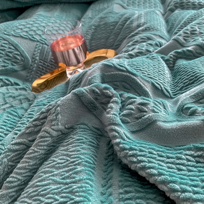 91家纺网 家纺一手货源 找家纺 吾诺 2022新款雕花绒二合一冬被 雕花湖兰