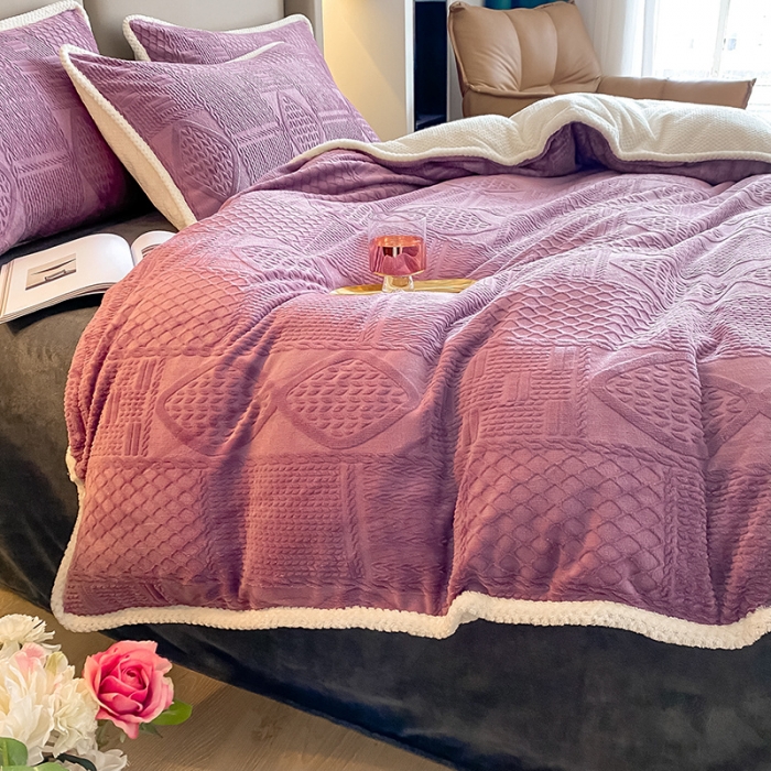 91家纺网 家纺一手货源 找家纺 吾诺 2022新款雕花绒二合一冬被 雕花浅紫