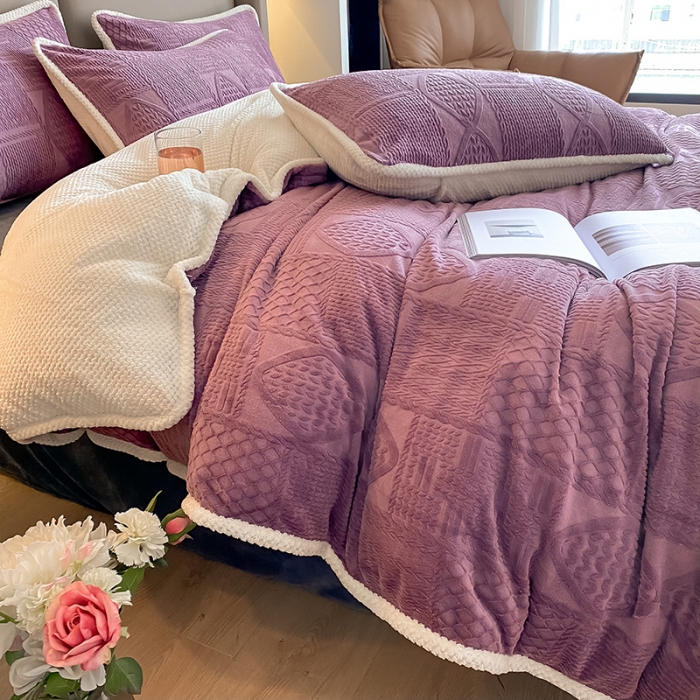 91家纺网 家纺一手货源 找家纺 吾诺 2022新款雕花绒二合一冬被 雕花浅紫