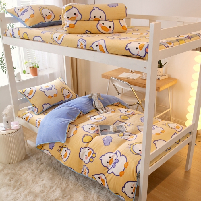 91家纺网 家纺一手货源 找家纺 金鑫汇 2022新款牛奶绒学生上下铺三件套 欢乐鸭-黄