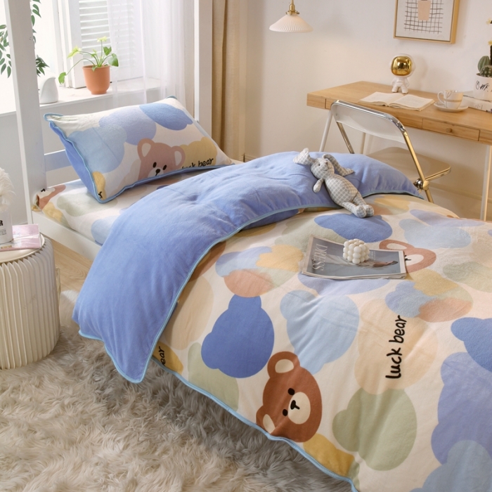 91家纺网 家纺一手货源 找家纺 金鑫汇 2022新款牛奶绒学生上下铺三件套 开心熊-米白