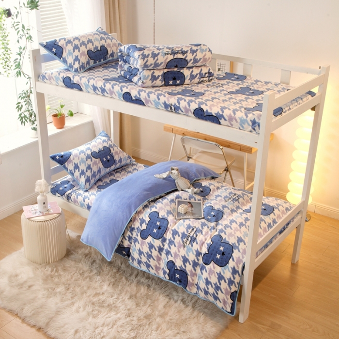 91家纺网 家纺一手货源 找家纺 金鑫汇 2022新款牛奶绒学生上下铺三件套 绅士熊-兰