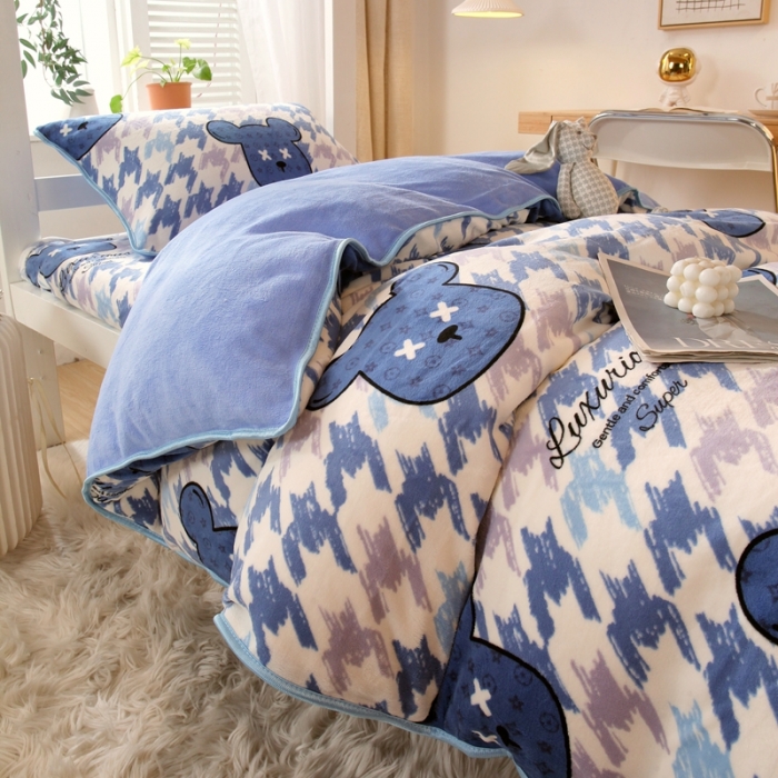 91家纺网 家纺一手货源 找家纺 金鑫汇 2022新款牛奶绒学生上下铺三件套 绅士熊-兰