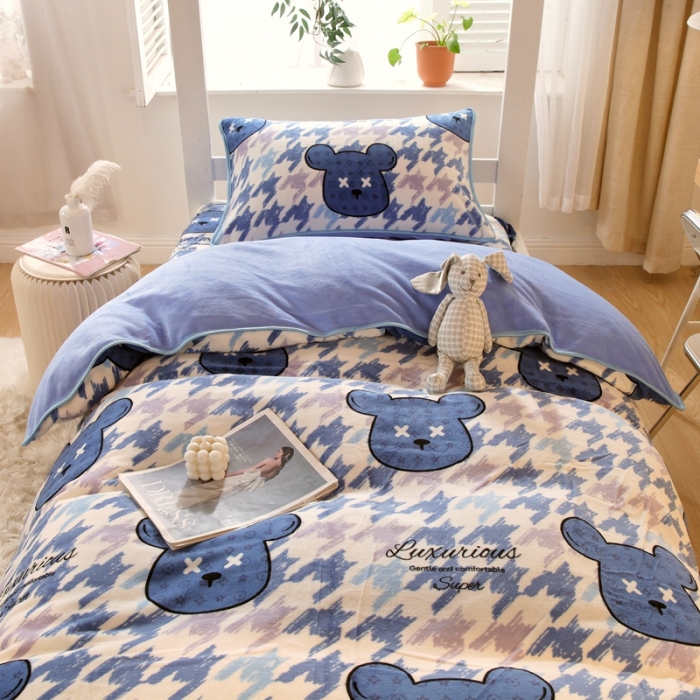 91家纺网 家纺一手货源 找家纺 金鑫汇 2022新款牛奶绒学生上下铺三件套 绅士熊-兰