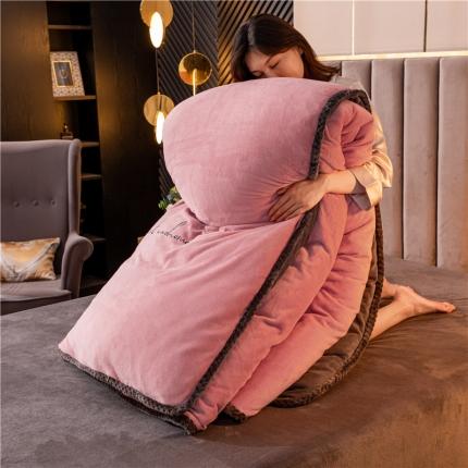 91家纺网 家纺一手货源 找家纺 吾诺 2022新款双拼色二合一冬被 双拼豆沙风格二