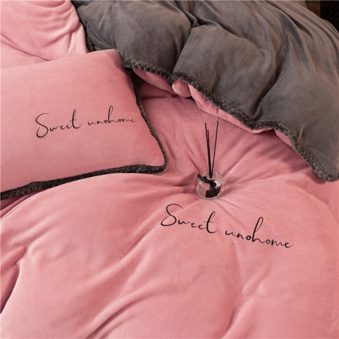 91家纺网 家纺一手货源 找家纺 吾诺 2022新款双拼色二合一冬被 双拼豆沙风格二