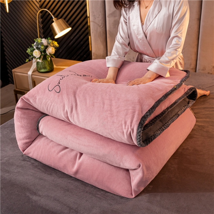 91家纺网 家纺一手货源 找家纺 吾诺 2022新款双拼色二合一冬被 双拼豆沙风格二