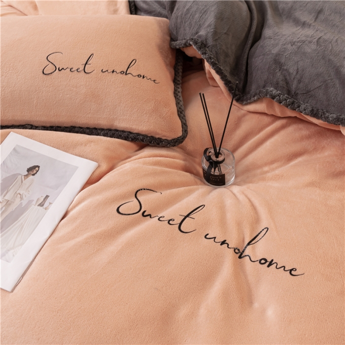 91家纺网 家纺一手货源 找家纺 吾诺 2022新款双拼色二合一冬被 双拼香槟风格二