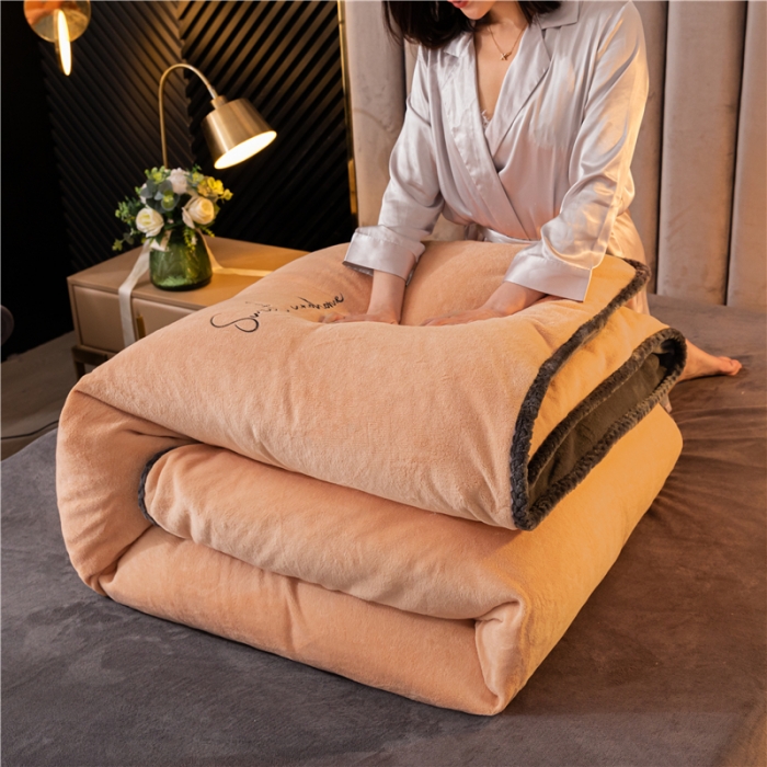 91家纺网 家纺一手货源 找家纺 吾诺 2022新款双拼色二合一冬被 双拼香槟风格二