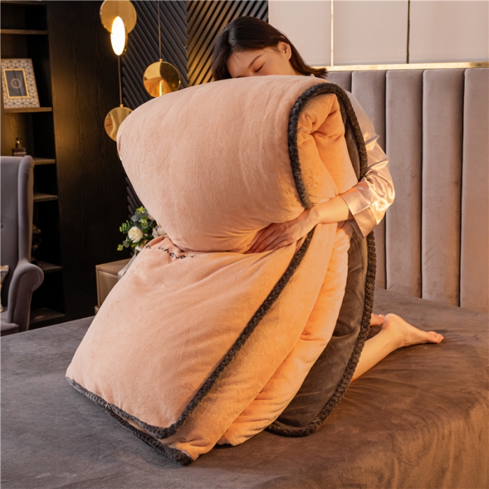 91家纺网 家纺一手货源 找家纺 吾诺 2022新款双拼色二合一冬被 双拼香槟风格二