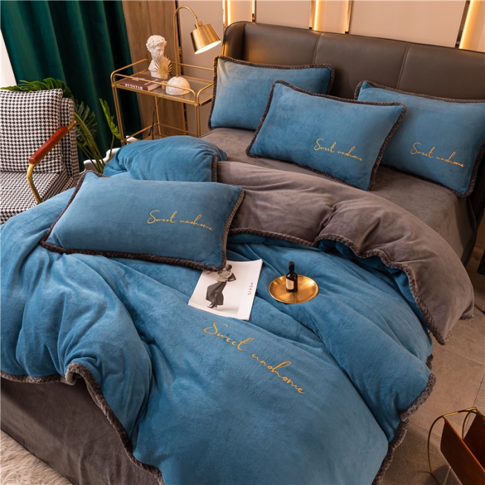 91家纺网 家纺一手货源 找家纺 吾诺 2022新款双拼色二合一牛奶绒冬被 双拼中蓝