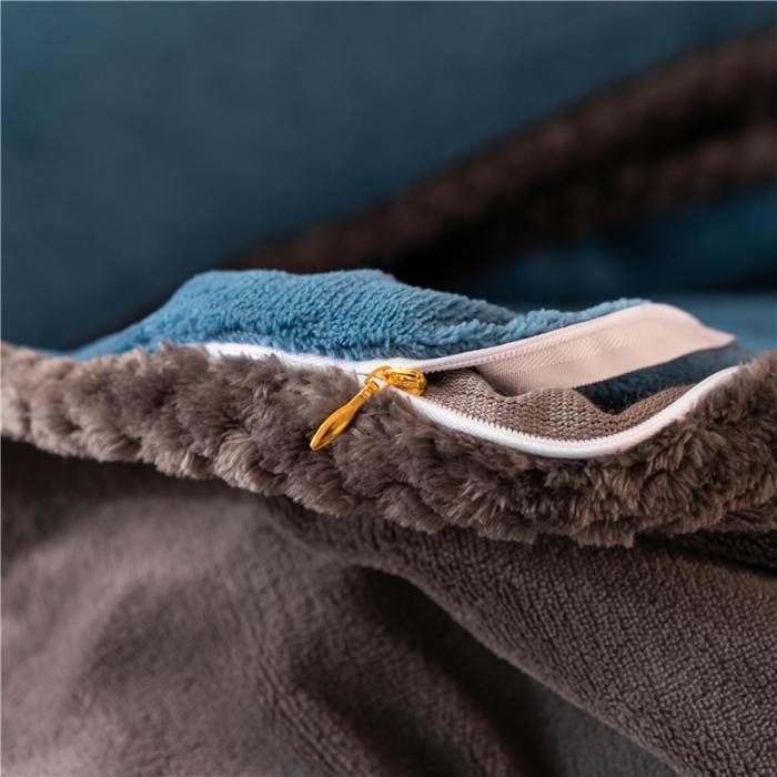 91家纺网 家纺一手货源 找家纺 吾诺 2022新款双拼色二合一牛奶绒冬被 双拼中蓝