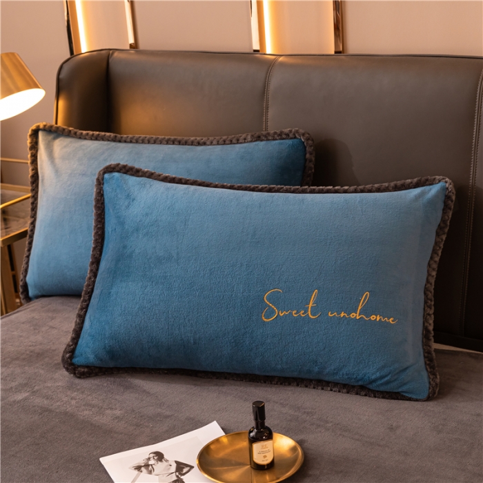 91家纺网 家纺一手货源 找家纺 吾诺 2022新款双拼色二合一牛奶绒冬被 双拼中蓝