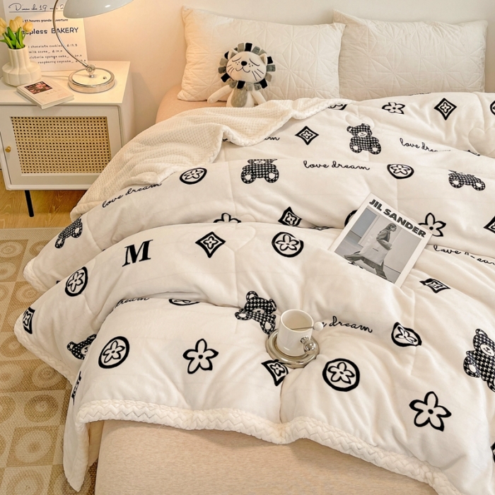 91家纺网 家纺一手货源 找家纺 （总）慕尚 2022爆款牛奶绒贝贝绒夹棉3层加厚毛毯