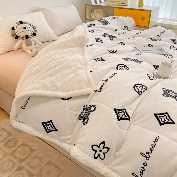 91家纺网 家纺一手货源 找家纺 （总）慕尚 2022爆款牛奶绒贝贝绒夹棉3层加厚毛毯