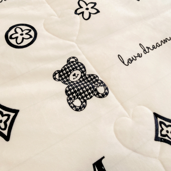 91家纺网 家纺一手货源 找家纺 （总）慕尚 2022爆款牛奶绒贝贝绒夹棉3层加厚毛毯