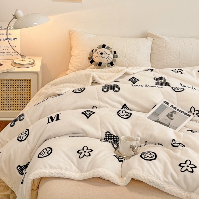 91家纺网 家纺一手货源 找家纺 慕尚 2022爆款牛奶绒贝贝绒夹棉3层加厚毛毯 加厚毯-潮熊