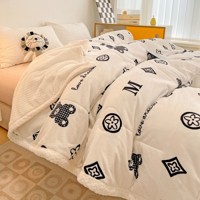 91家纺网 家纺一手货源 找家纺 慕尚 2022爆款牛奶绒贝贝绒夹棉3层加厚毛毯 加厚毯-潮熊