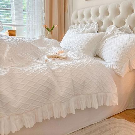 91家纺网 家纺一手货源 找家纺 惯盈新款高克重水晶绒宝宝绒四件套压泡荷叶边四件套-泡泡格 白