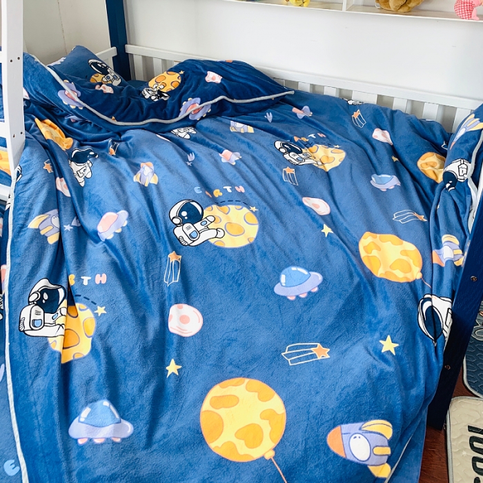 91家纺网 家纺一手货源 找家纺 小虾米 2022新款加厚牛奶绒被套单件套三件套 遨游太空