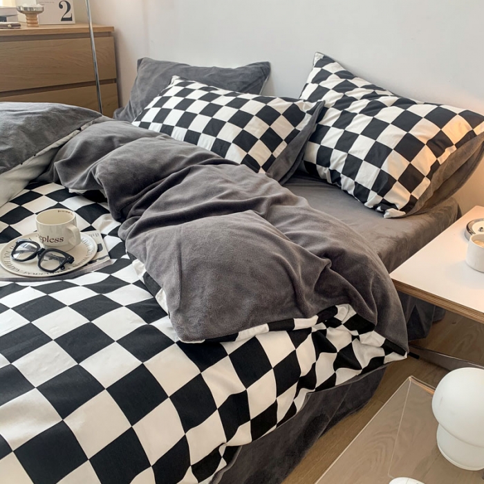 91家纺网 家纺一手货源 找家纺 梦家居 2022新款秋冬新品全棉加牛奶绒四件套 棋盘格黑绒