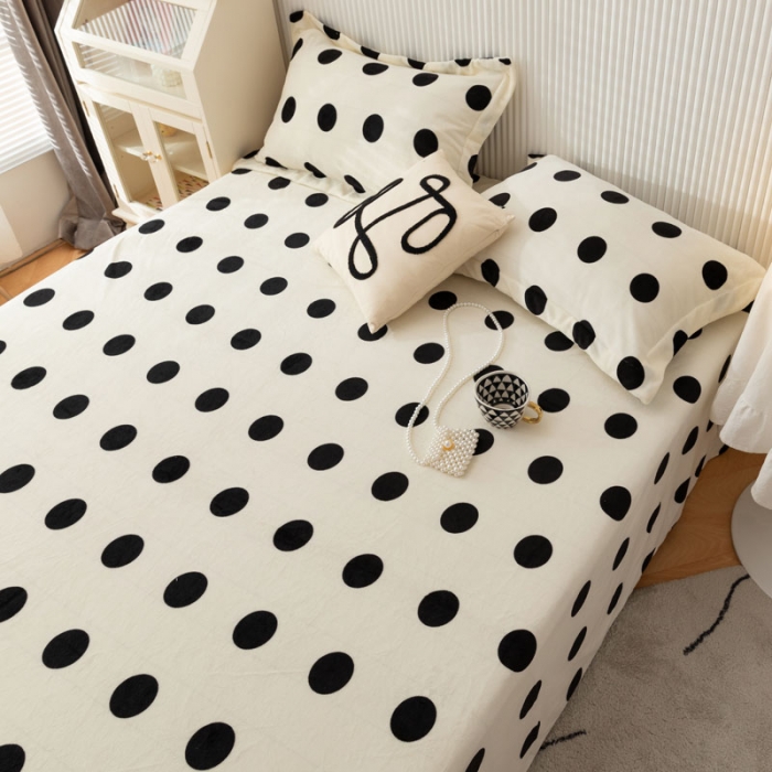 91家纺网 家纺一手货源 找家纺 梦家居 2022新款秋冬新款牛奶绒单床单 大波点