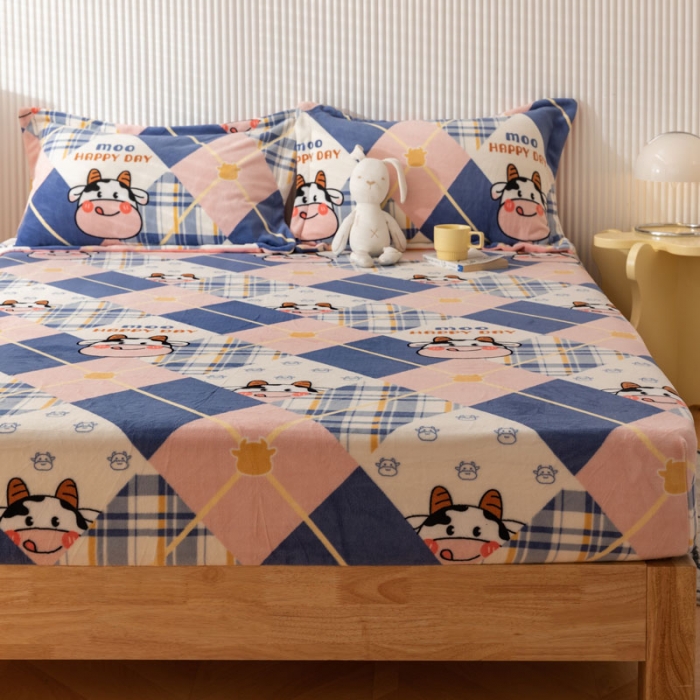 91家纺网 家纺一手货源 找家纺 梦家居 2022新款秋冬新款牛奶绒单床笠 格子奶牛