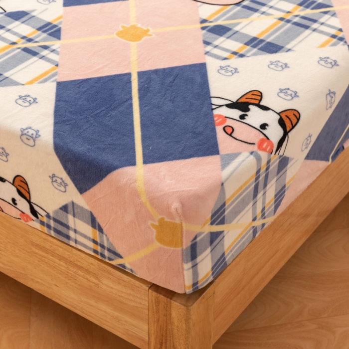 91家纺网 家纺一手货源 找家纺 梦家居 2022新款秋冬新款牛奶绒单床笠 格子奶牛