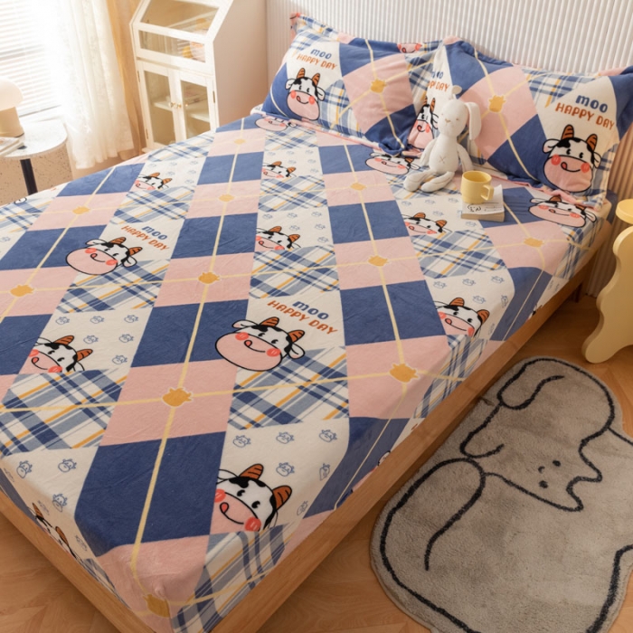 91家纺网 家纺一手货源 找家纺 梦家居 2022新款秋冬新款牛奶绒单床笠 格子奶牛