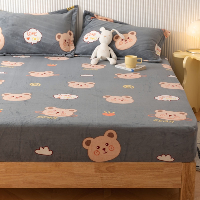 91家纺网 家纺一手货源 找家纺 梦家居 2022新款秋冬新款牛奶绒单床笠 可爱小熊