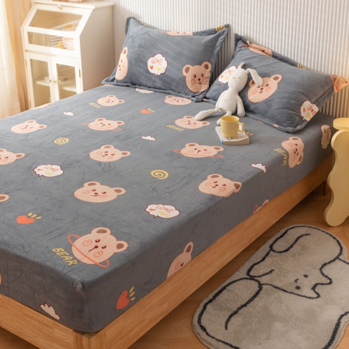 91家纺网 家纺一手货源 找家纺 梦家居 2022新款秋冬新款牛奶绒单床笠 可爱小熊