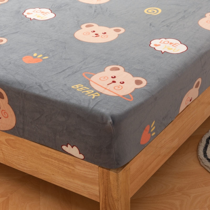 91家纺网 家纺一手货源 找家纺 梦家居 2022新款秋冬新款牛奶绒单床笠 可爱小熊